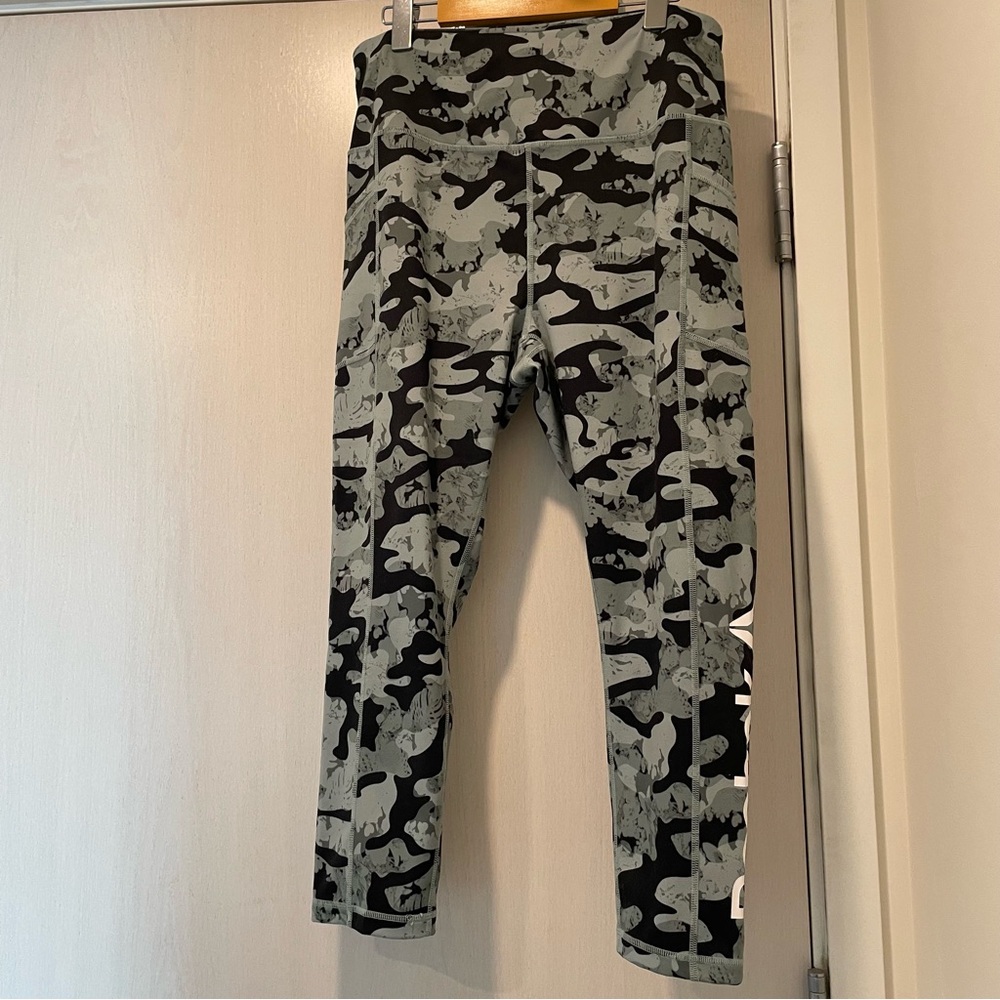 REEBOK XL Camo Pattern Activewear Tights / high rise Leggings side leg logo